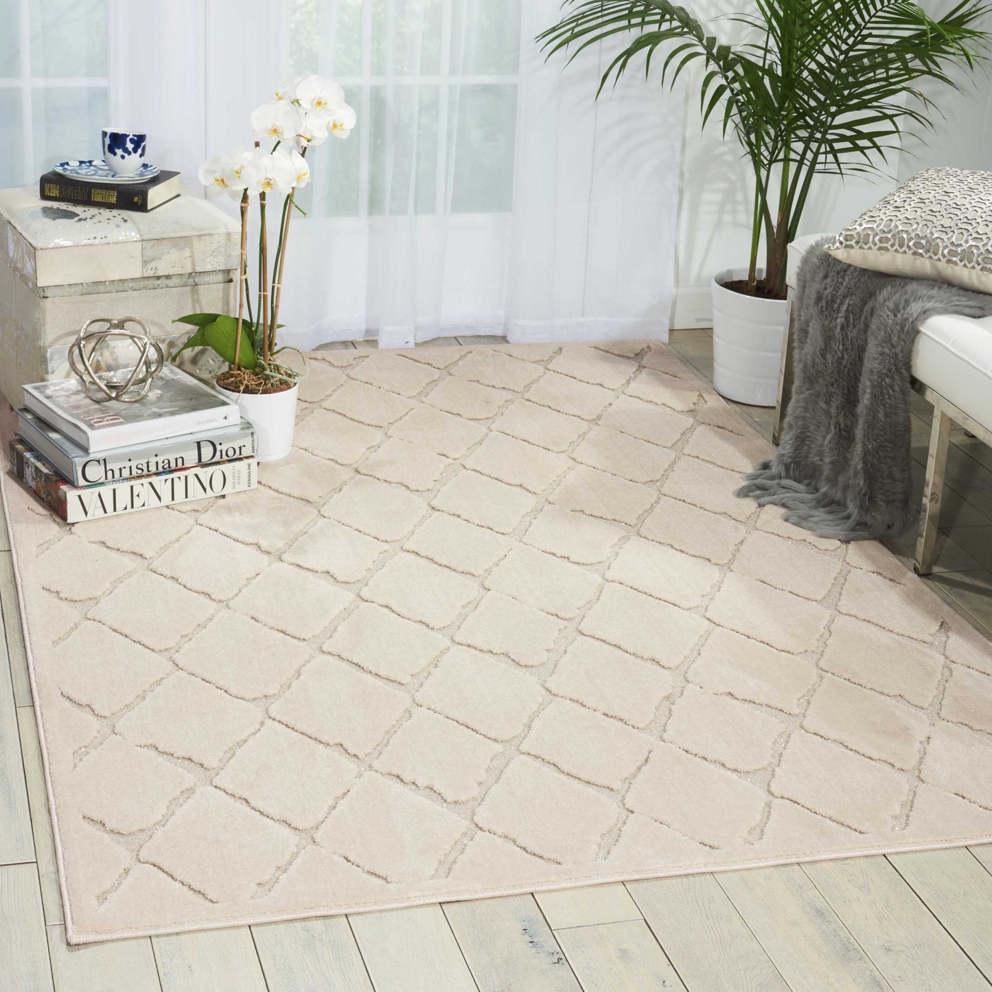 Michael Amini Gleam MA601 Ivory