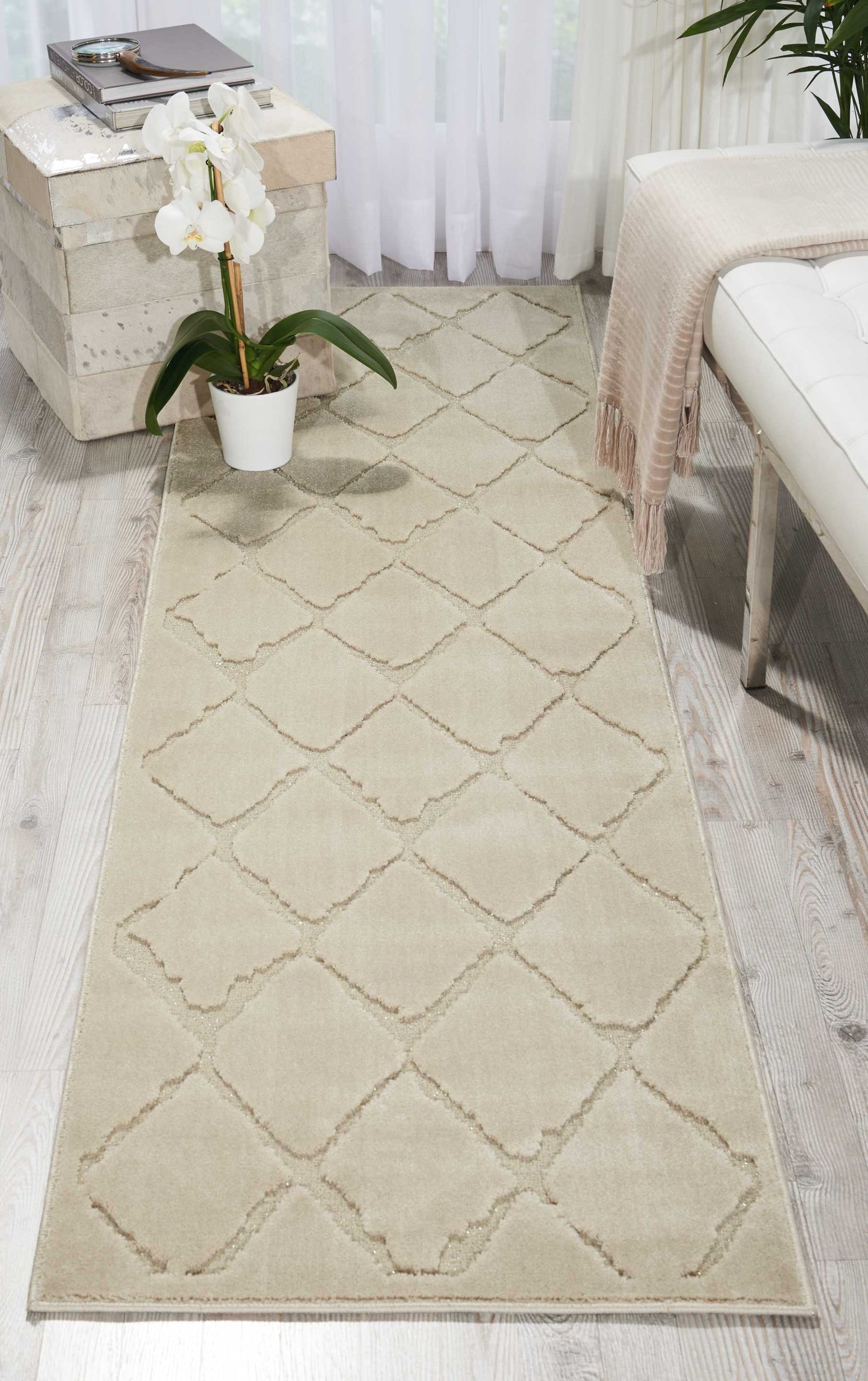 Michael Amini Gleam MA601 Ivory